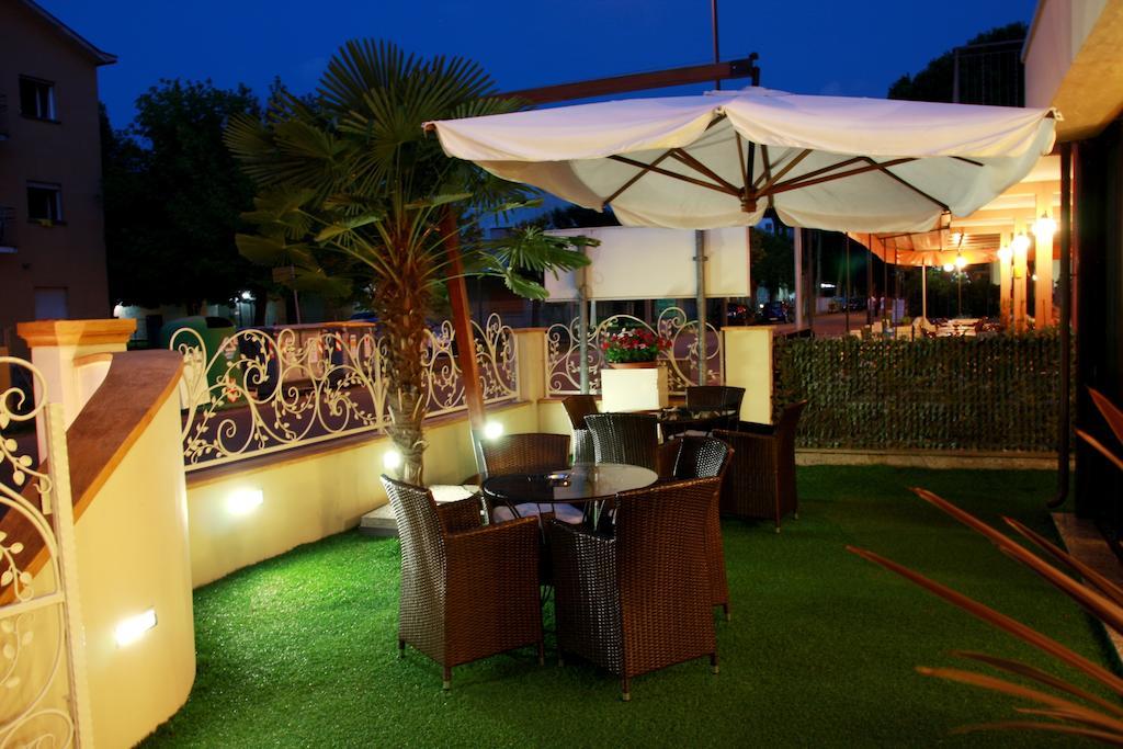 Hotel Monica Червия Экстерьер фото